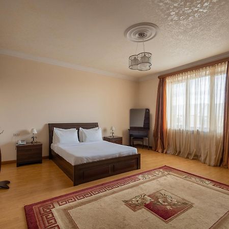 La Defense Hotel Jerevan Eksteriør bilde