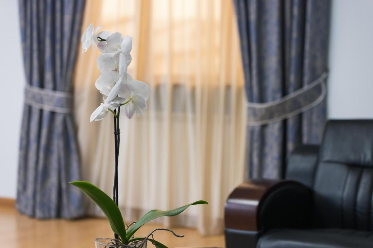La Defense Hotel Jerevan Eksteriør bilde