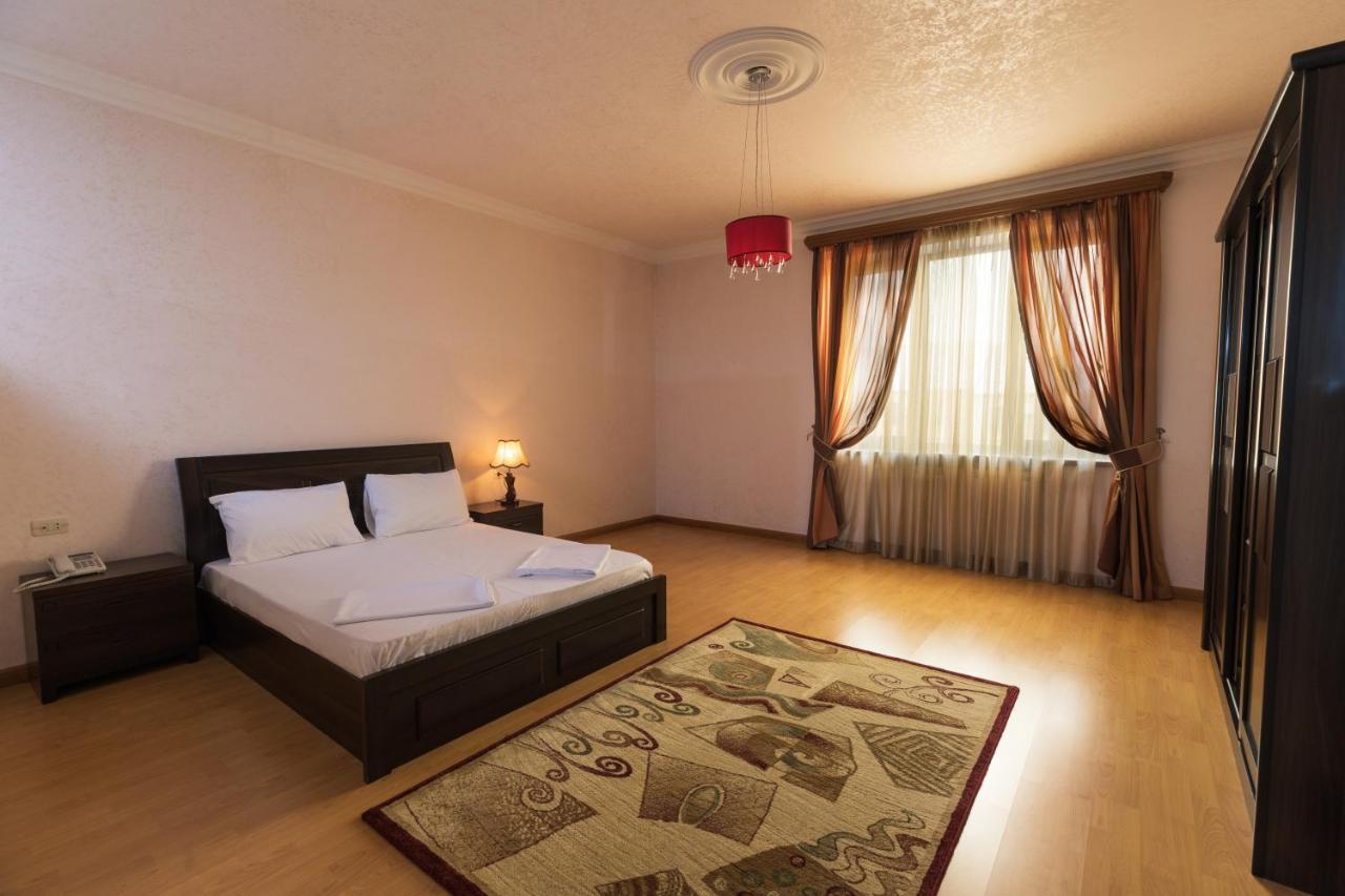 La Defense Hotel Jerevan Eksteriør bilde