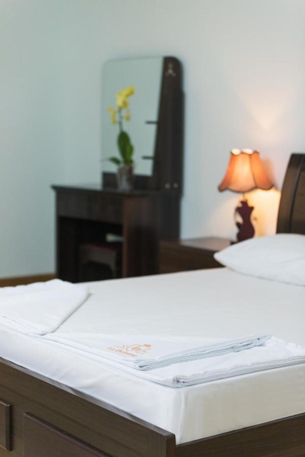 La Defense Hotel Jerevan Eksteriør bilde