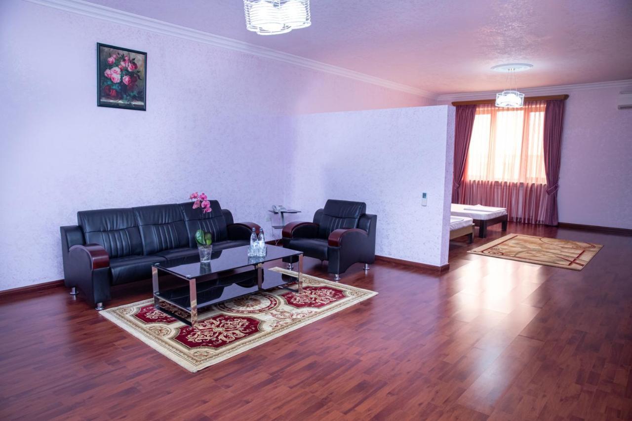 La Defense Hotel Jerevan Eksteriør bilde