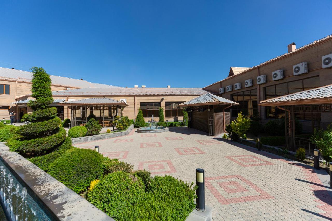 La Defense Hotel Jerevan Eksteriør bilde
