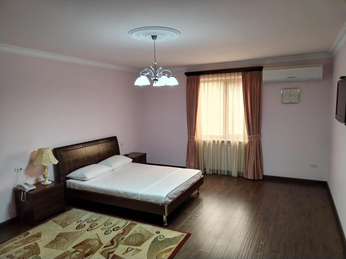 La Defense Hotel Jerevan Eksteriør bilde