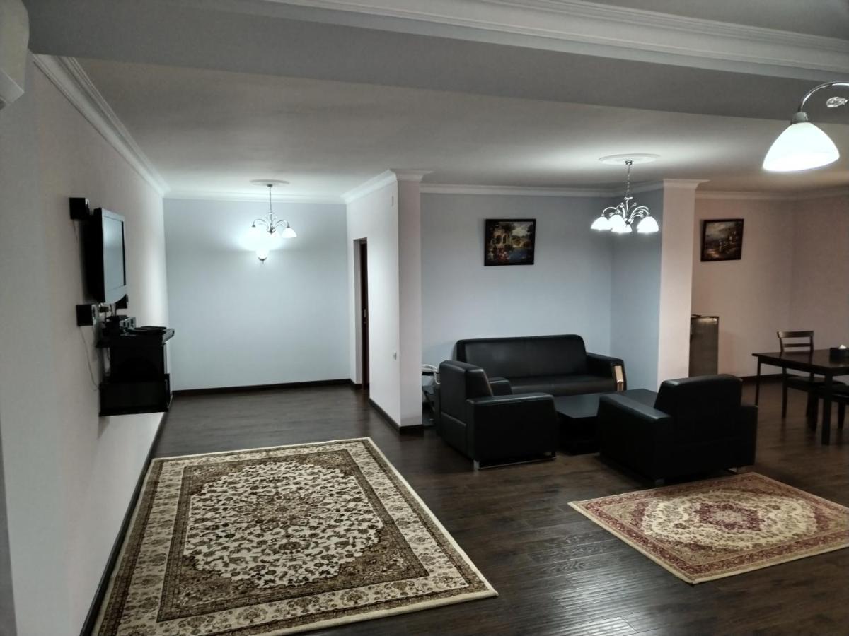 La Defense Hotel Jerevan Eksteriør bilde