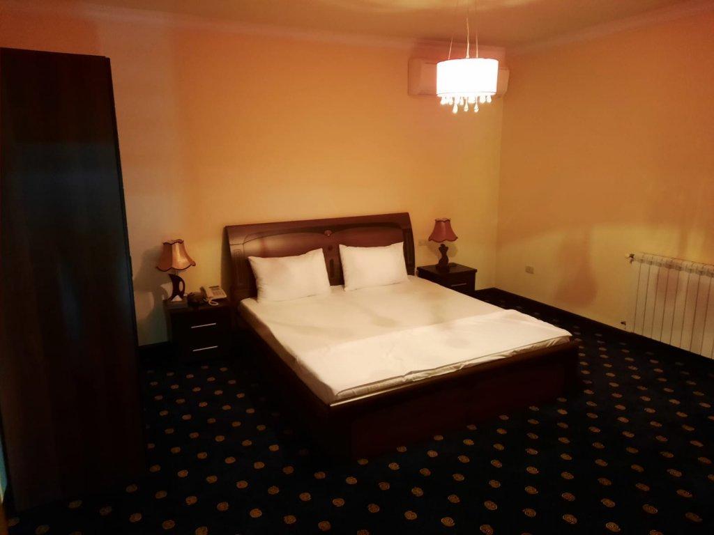 La Defense Hotel Jerevan Eksteriør bilde