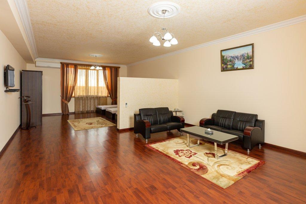 La Defense Hotel Jerevan Eksteriør bilde