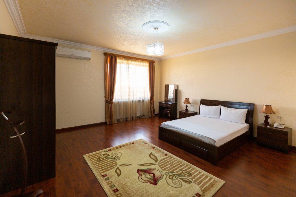 La Defense Hotel Jerevan Eksteriør bilde