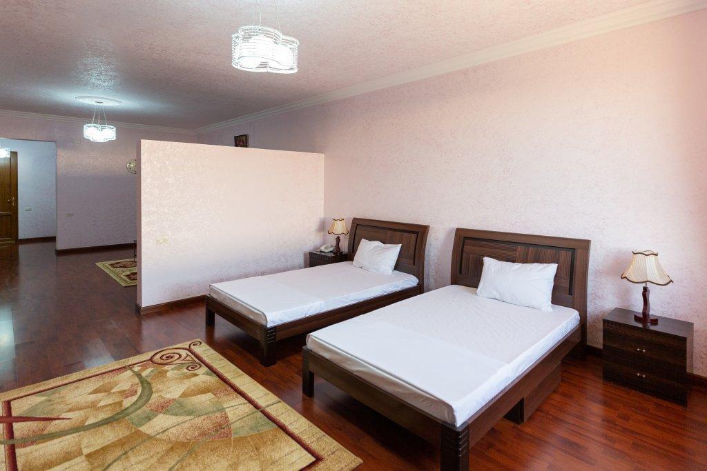 La Defense Hotel Jerevan Eksteriør bilde